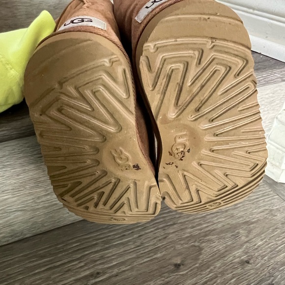 UGG Kids Tan Boots Size 12 - Picture 4 of 8